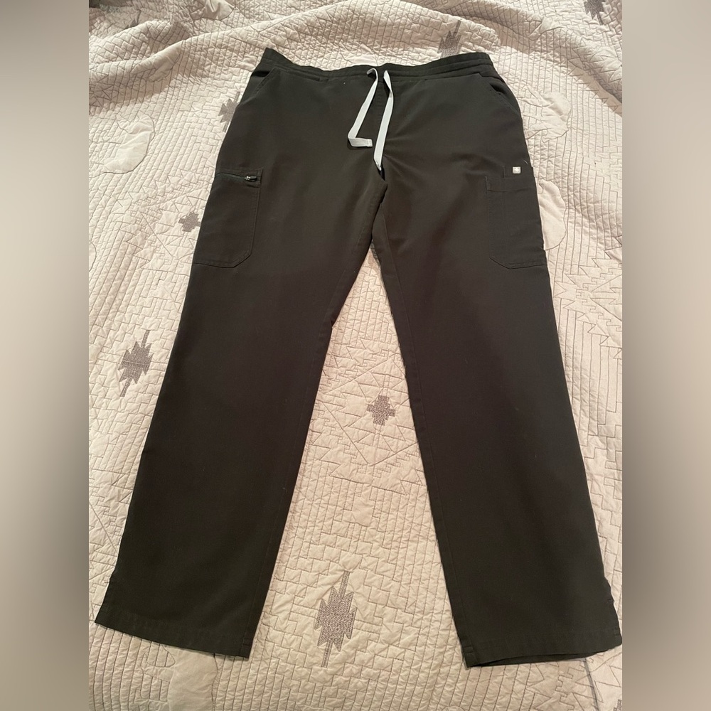 Figs Women’s Yola Scrub Pants Size: L Color: Black; Style TW2000